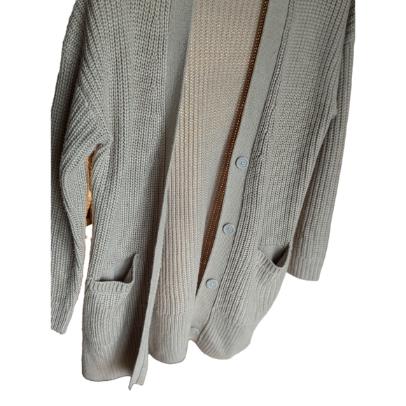 Cozy knit beige button up cardigan with pockets | DIVIDED - Picture 6 of 11